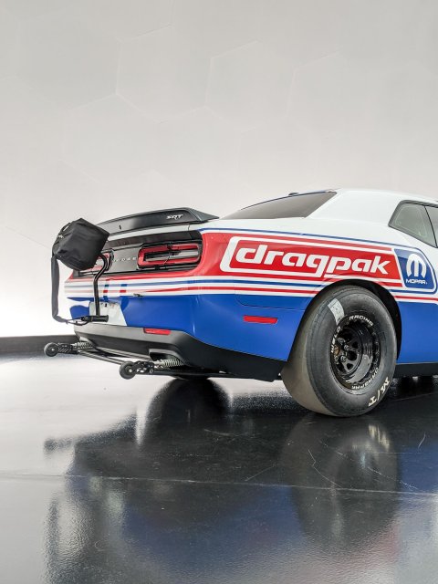 mopar-dodge-challenger-drag-pak-101-1572965945.jpg